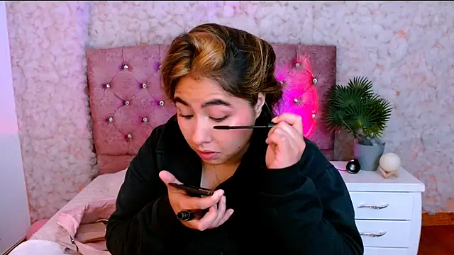 Snapshot of Sofiazaf_ chatting on March 16, 2026, 12:31 pm Sofiazaf online show from March 16, 2026, 12:31 pm