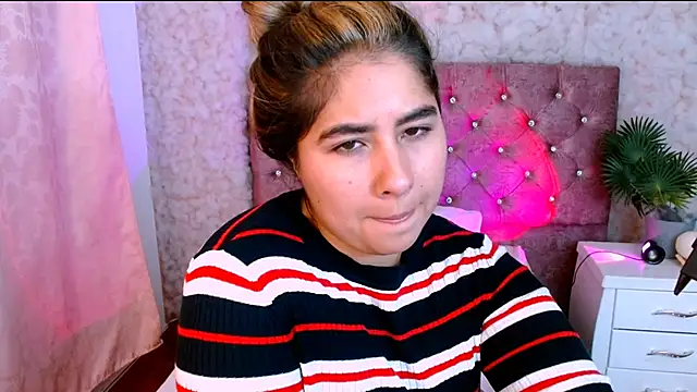 Snapshot of Sofiazaf_ chatting on March 18, 2026, 12:41 pm Sofiazaf online show from March 18, 2026, 12:41 pm