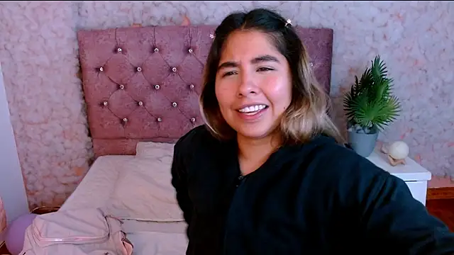 Snapshot of Sofiazaf_ chatting on March 9, 2026, 12:20 pm Sofiazaf online show from March 9, 2026, 12:20 pm