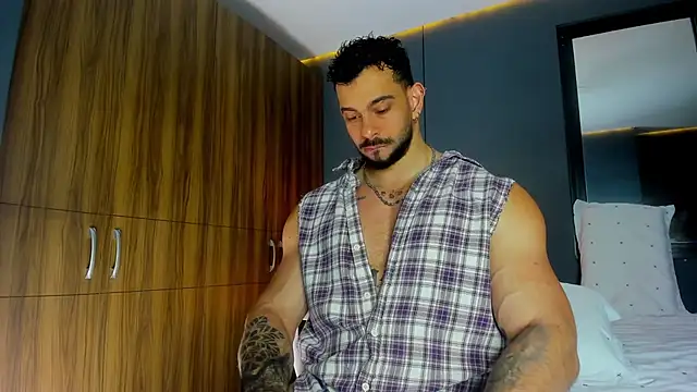 massimo visconti online show from April 17, 2026, 11:51 pm