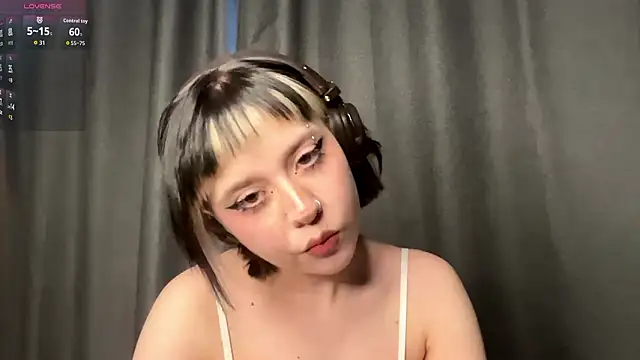 Snapshot of AueshaSimon chatting on March 8, 2026, 9:12 am AueshaSimon online show from March 8, 2026, 9:12 am