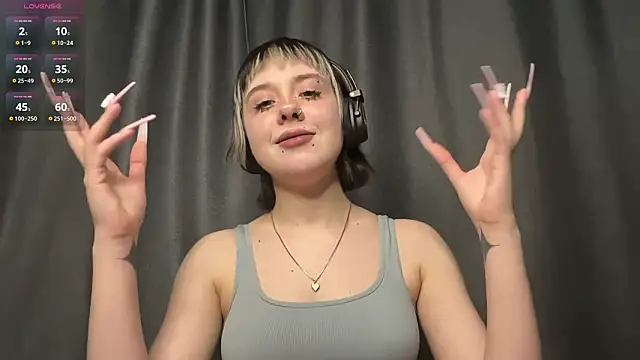 Snapshot of AueshaSimon chatting on March 12, 2026, 9:02 am AueshaSimon online show from March 12, 2026, 9:02 am