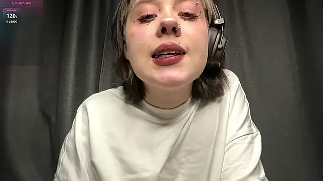 Snapshot of AueshaSimon chatting on March 13, 2026, 11:04 am AueshaSimon online show from March 13, 2026, 11:04 am