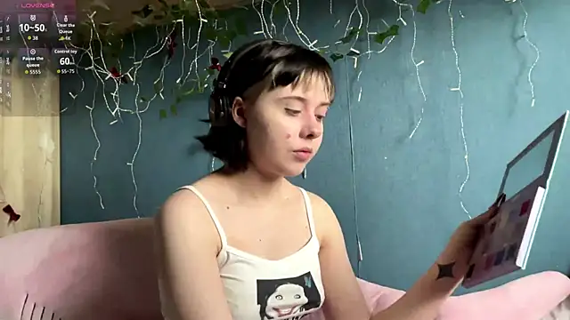 Snapshot of AueshaSimon chatting on April 6, 2026, 5:08 am AueshaSimon online show from April 6, 2026, 5:08 am