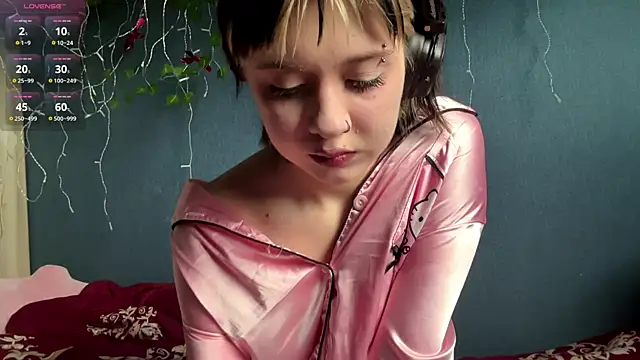 Snapshot of AueshaSimon chatting on April 13, 2026, 5:11 am AueshaSimon online show from April 13, 2026, 5:11 am