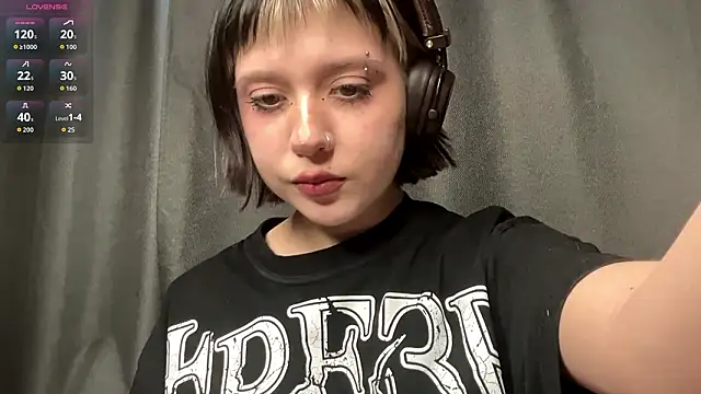 Snapshot of AueshaSimon chatting on March 9, 2026, 9:02 am AueshaSimon online show from March 9, 2026, 9:02 am