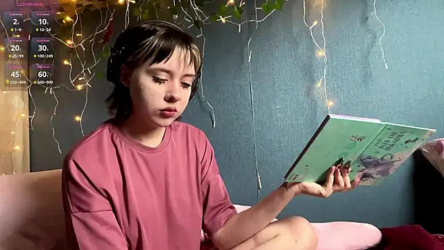 Snapshot of AueshaSimon chatting on April 11, 2026, 5:04 am AueshaSimon online show from April 11, 2026, 5:04 am