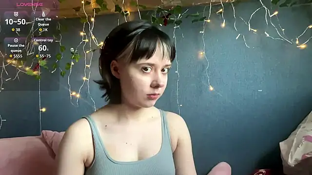 Snapshot of AueshaSimon chatting on April 15, 2026, 5:13 am AueshaSimon online show from April 15, 2026, 5:13 am