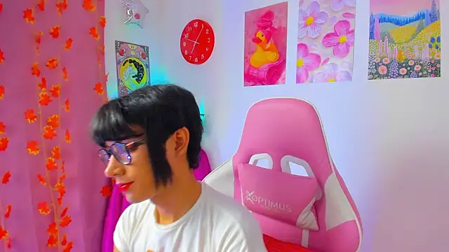 Madeline 21 online show from April 5, 2026, 1:07 pm