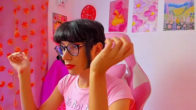 Madeline 21 online show from April 6, 2026, 12:17 pm