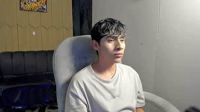 DeilanWolf online show from March 5, 2026, 4:42 am