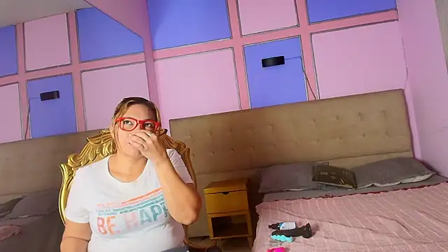 Snapshot of Dani_Queen_ chatting on March 3, 2026, 12:01 pm Dani Queen online show from March 3, 2026, 12:01 pm