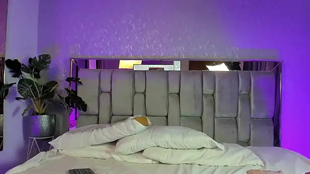 PaulinaLopez  online show from March 26, 2026, 9:24 pm