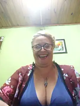 momismilf544 online show from April 26, 2026, 5:21 pm