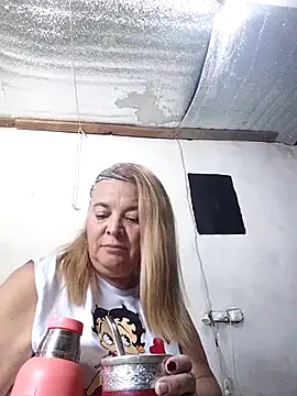 momismilf544 online show from April 19, 2026, 3:46 pm