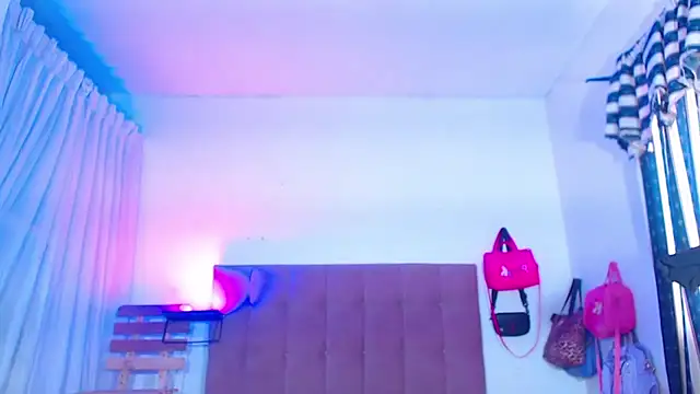 sexysgirl23cm online show from May 4, 2026, 7:28 pm