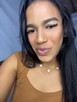 FlorSalvaje  online show from April 28, 2026, 1:26 am