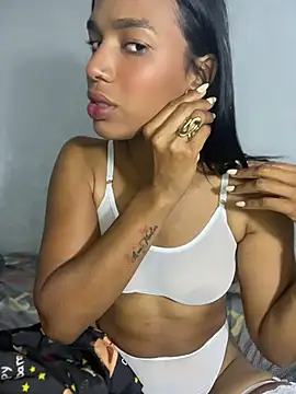 Snapshot of FlorSalvaje_ chatting on August 2, 2026, 1:04 am FlorSalvaje online show from August 2, 2026, 1:04 am