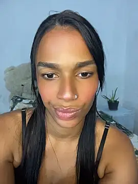 Snapshot of FlorSalvaje_ chatting on August 7, 2026, 12:49 am FlorSalvaje online show from August 7, 2026, 12:49 am