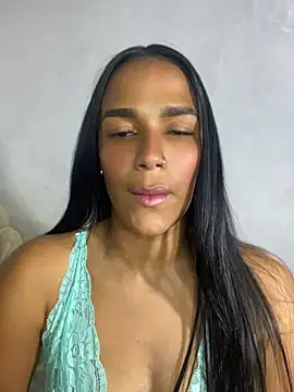 Snapshot of FlorSalvaje_ chatting on July 30, 2026, 1:05 am FlorSalvaje online show from July 30, 2026, 1:05 am
