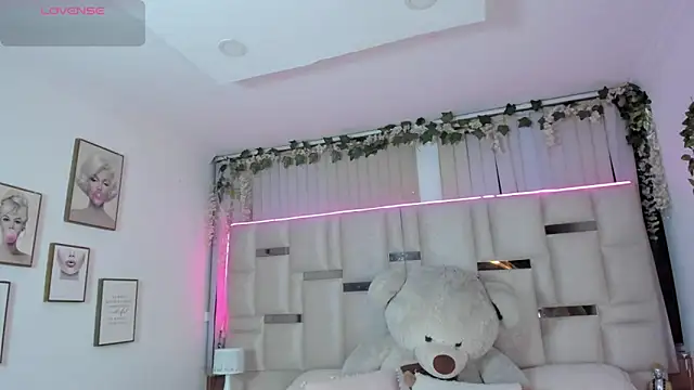 Snapshot of Hanna_klover chatting on April 2, 2026, 3:57 am Hanna klover online show from April 2, 2026, 3:57 am