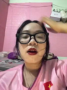 Leeeeiu online show from May 1, 2026, 3:06 pm