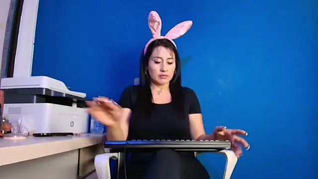 Terra  Rouse  online show from April 6, 2026, 11:11 am