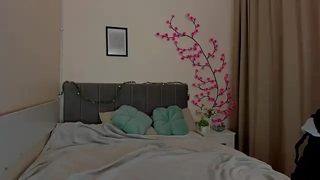 DellaRows online show from April 3, 2026, 5:47 am