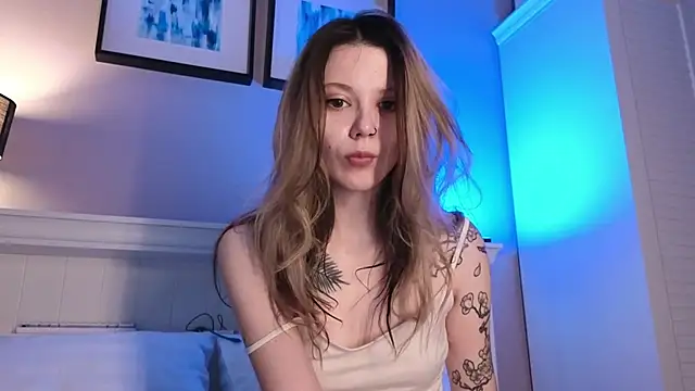 Snapshot of AliceTease chatting on April 28, 2026, 9:24 am AliceTease online show from April 28, 2026, 9:24 am