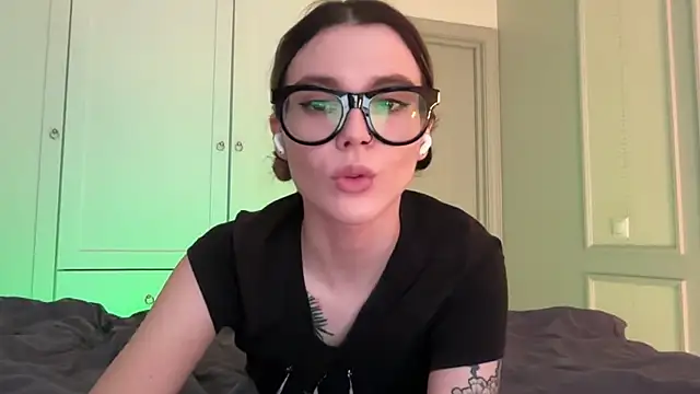 Snapshot of AliceTease chatting on May 29, 2026, 1:39 pm AliceTease online show from May 29, 2026, 1:39 pm