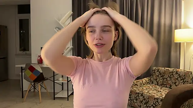 Lolatatee online show from May 10, 2026, 5:26 pm