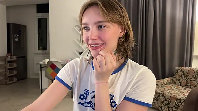 Lolatatee online show from May 13, 2026, 5:09 pm