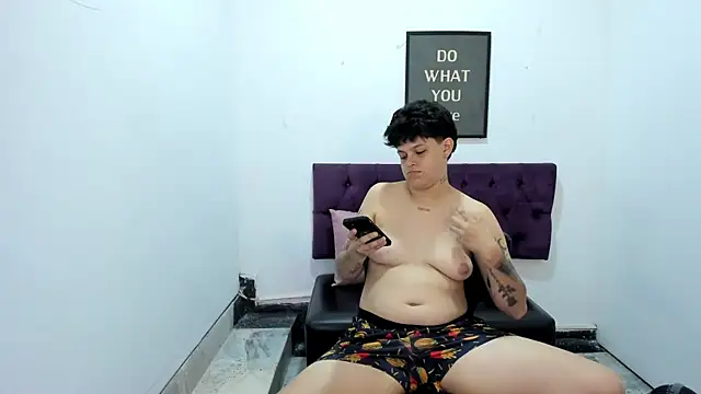 TomBoy Natali online show from April 9, 2026, 6:58 pm