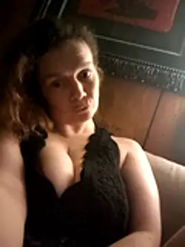 Snapshot of VelvetRae chatting on March 10, 2026, 8:40 am VelvetRae online show from March 10, 2026, 8:40 am