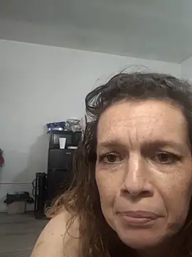 Snapshot of VelvetRae chatting on April 14, 2026, 4:56 pm VelvetRae online show from April 14, 2026, 4:56 pm