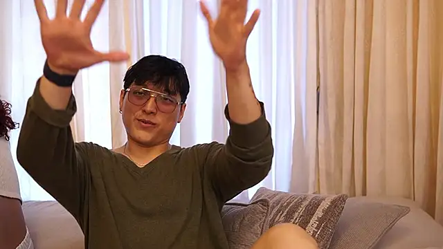 Mia and Belmonth online show from April 12, 2026, 5:27 pm