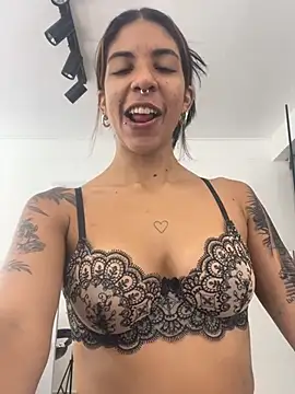 VioletaHills  online show from May 27, 2026, 12:45 pm