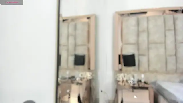 Titan Moreno  online show from April 11, 2026, 12:09 pm