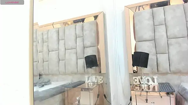 Titan Moreno  online show from April 18, 2026, 1:35 pm