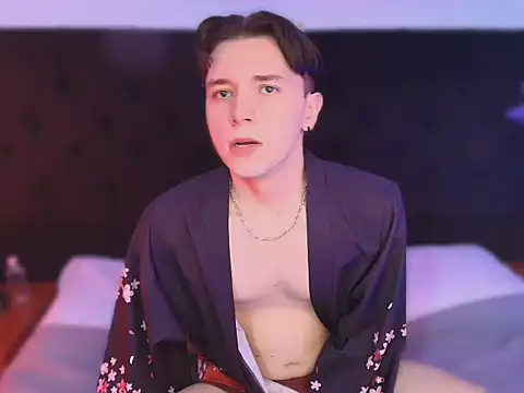 hollannd  online show from March 25, 2026, 3:11 pm