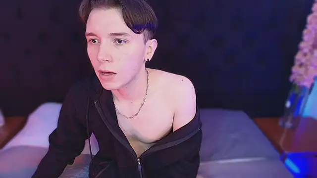 hollannd  online show from March 27, 2026, 4:19 pm