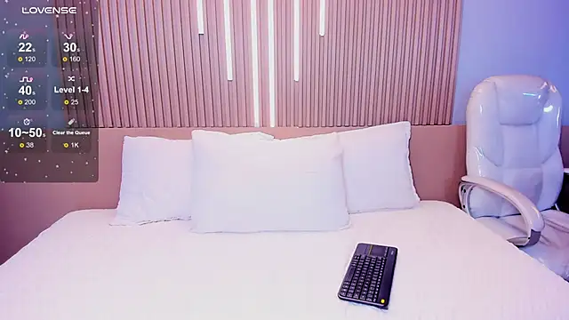 Snapshot of Zoee_cute_ chatting on April 1, 2026, 1:23 pm Zoee cute online show from April 1, 2026, 1:23 pm