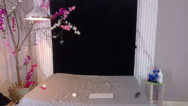 Snapshot of Danteandviolete_cr chatting on March 13, 2026, 11:15 am Danteandviolete cr online show from March 13, 2026, 11:15 am