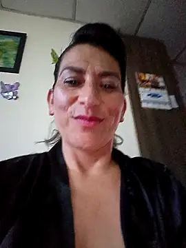 Snapshot of Lucia_Rios chatting on April 21, 2026, 11:00 pm Lucia Rios online show from April 21, 2026, 11:00 pm