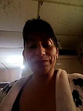 Snapshot of Lucia_Rios chatting on May 2, 2026, 11:32 pm Lucia Rios online show from May 2, 2026, 11:32 pm