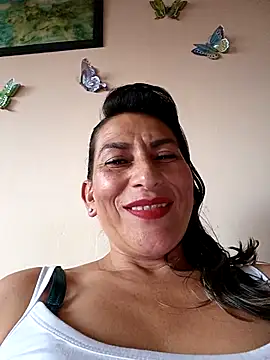 Snapshot of Lucia_Rios chatting on May 7, 2026, 10:46 pm Lucia Rios online show from May 7, 2026, 10:46 pm