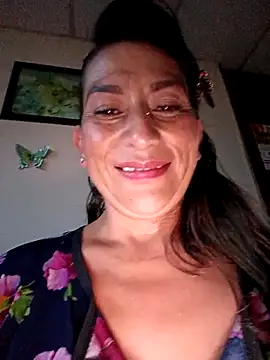 Snapshot of Lucia_Rios chatting on May 6, 2026, 11:09 pm Lucia Rios online show from May 6, 2026, 11:09 pm