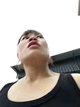 Lilinn  online show from April 15, 2026, 11:05 am