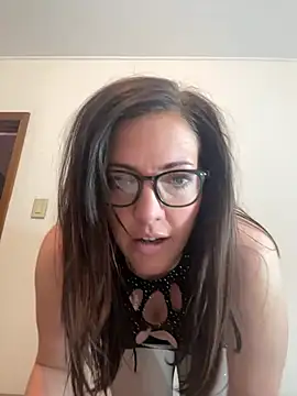 hollyharmd online show from March 12, 2026, 2:39 am