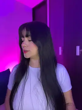 Sophia Wy online show from April 17, 2026, 5:21 am